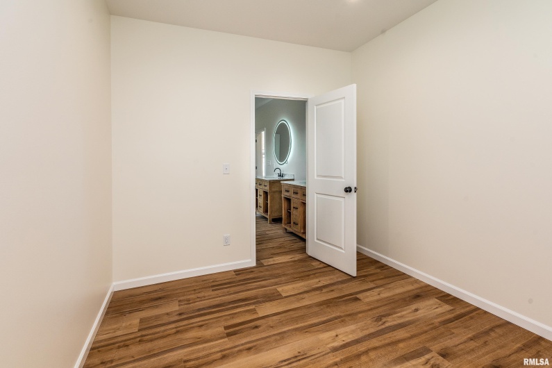 1106 HORIZON Drive, Marion, Illinois 62959, 4 Bedrooms Bedrooms, 0 ,2 BathroomsBathrooms,Residential,For Sale,HORIZON,0,RMAQC4268304