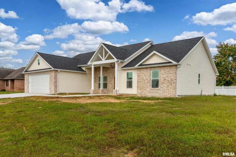 1106 HORIZON Drive, Marion, Illinois 62959, 4 Bedrooms Bedrooms, 0 ,2 BathroomsBathrooms,Residential,For Sale,HORIZON,0,RMAQC4268304