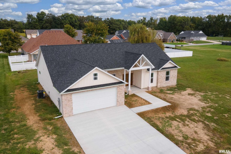 1106 HORIZON Drive, Marion, Illinois 62959, 4 Bedrooms Bedrooms, 0 ,2 BathroomsBathrooms,Residential,For Sale,HORIZON,0,RMAQC4268304
