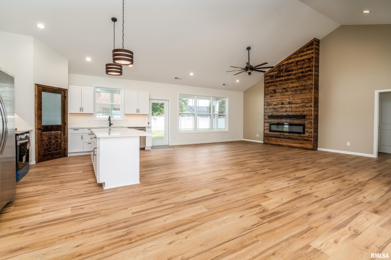 1106 HORIZON Drive, Marion, Illinois 62959, 4 Bedrooms Bedrooms, 0 ,2 BathroomsBathrooms,Residential,For Sale,HORIZON,0,RMAQC4268304
