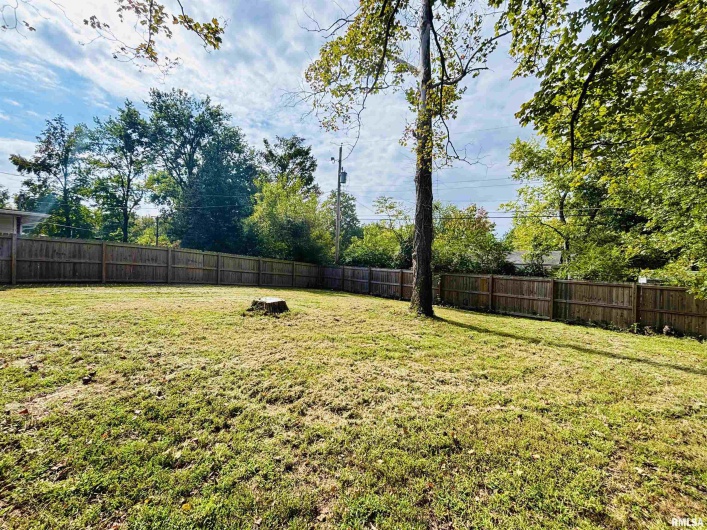 702 DIXON Avenue, Carbondale, Illinois 62901, 3 Bedrooms Bedrooms, 0 ,2 BathroomsBathrooms,Residential,For Sale,DIXON,0,RMAEB459986