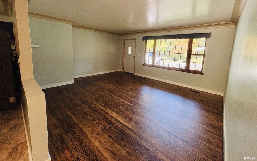 702 DIXON Avenue, Carbondale, Illinois 62901, 3 Bedrooms Bedrooms, 0 ,2 BathroomsBathrooms,Residential,For Sale,DIXON,0,RMAEB459986