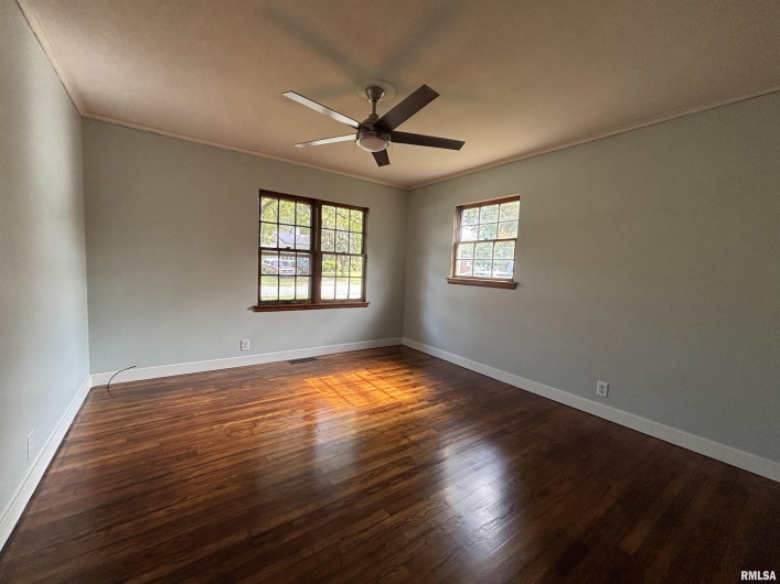 702 DIXON Avenue, Carbondale, Illinois 62901, 3 Bedrooms Bedrooms, 0 ,2 BathroomsBathrooms,Residential,For Sale,DIXON,0,RMAEB459986