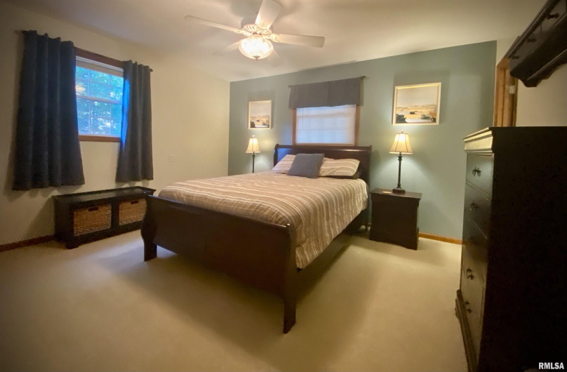 135 OAK Circle, Goreville, Illinois 62939, 3 Bedrooms Bedrooms, 0 ,2 BathroomsBathrooms,Residential,For Sale,OAK,0,RMAQC4268308