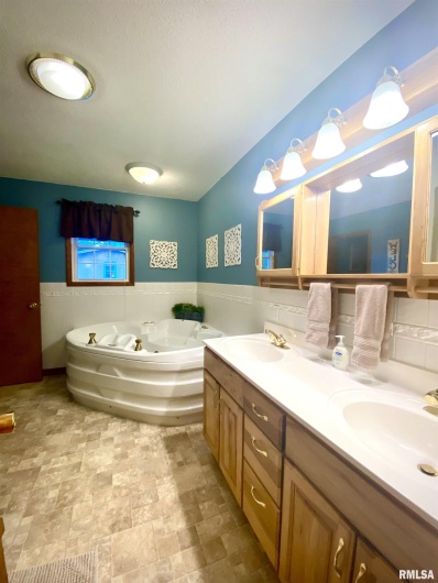135 OAK Circle, Goreville, Illinois 62939, 3 Bedrooms Bedrooms, 0 ,2 BathroomsBathrooms,Residential,For Sale,OAK,0,RMAQC4268308