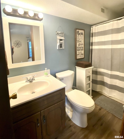 135 OAK Circle, Goreville, Illinois 62939, 3 Bedrooms Bedrooms, 0 ,2 BathroomsBathrooms,Residential,For Sale,OAK,0,RMAQC4268308