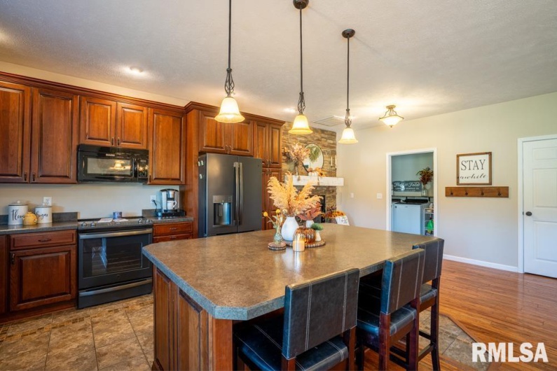 181 HANOVER Lane, Murphysboro, Illinois 62966, 4 Bedrooms Bedrooms, 0 ,3 BathroomsBathrooms,Residential,For Sale,HANOVER,0,RMAQC4268310