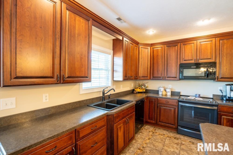 181 HANOVER Lane, Murphysboro, Illinois 62966, 4 Bedrooms Bedrooms, 0 ,3 BathroomsBathrooms,Residential,For Sale,HANOVER,0,RMAQC4268310