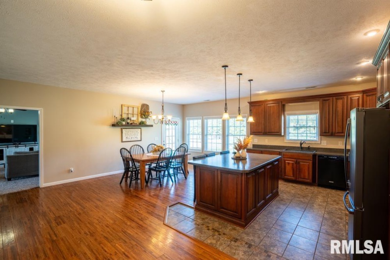 181 HANOVER Lane, Murphysboro, Illinois 62966, 4 Bedrooms Bedrooms, 0 ,3 BathroomsBathrooms,Residential,For Sale,HANOVER,0,RMAQC4268310
