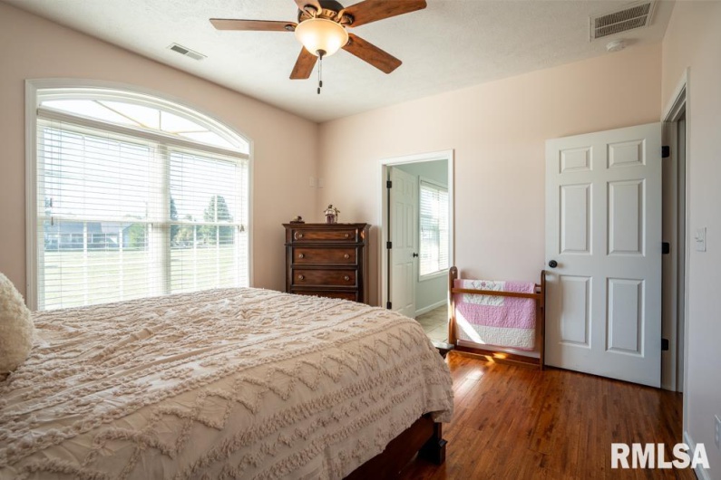 181 HANOVER Lane, Murphysboro, Illinois 62966, 4 Bedrooms Bedrooms, 0 ,3 BathroomsBathrooms,Residential,For Sale,HANOVER,0,RMAQC4268310