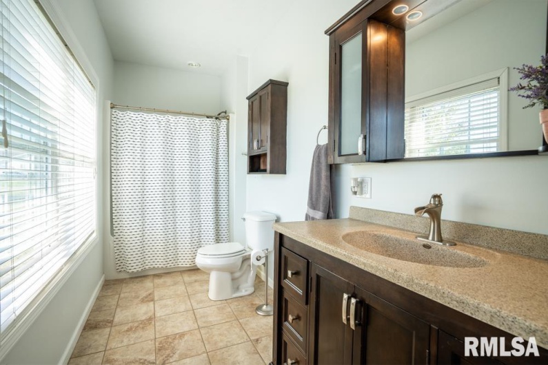181 HANOVER Lane, Murphysboro, Illinois 62966, 4 Bedrooms Bedrooms, 0 ,3 BathroomsBathrooms,Residential,For Sale,HANOVER,0,RMAQC4268310