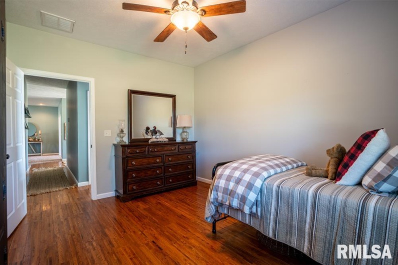 181 HANOVER Lane, Murphysboro, Illinois 62966, 4 Bedrooms Bedrooms, 0 ,3 BathroomsBathrooms,Residential,For Sale,HANOVER,0,RMAQC4268310