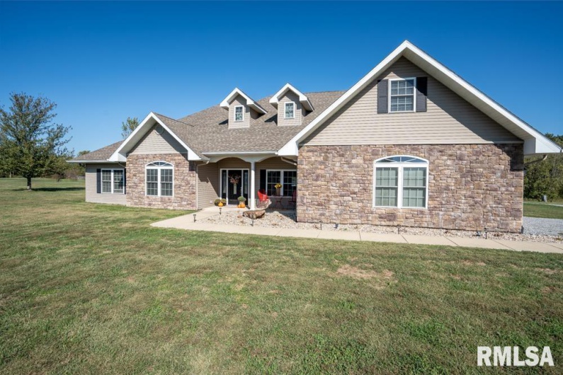 181 HANOVER Lane, Murphysboro, Illinois 62966, 4 Bedrooms Bedrooms, 0 ,3 BathroomsBathrooms,Residential,For Sale,HANOVER,0,RMAQC4268310
