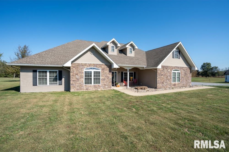 181 HANOVER Lane, Murphysboro, Illinois 62966, 4 Bedrooms Bedrooms, 0 ,3 BathroomsBathrooms,Residential,For Sale,HANOVER,0,RMAQC4268310