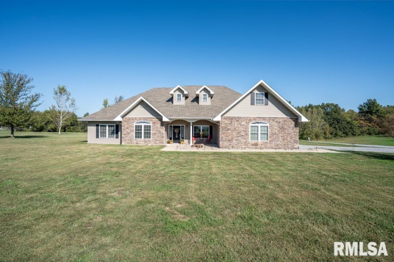 181 HANOVER Lane, Murphysboro, Illinois 62966, 4 Bedrooms Bedrooms, 0 ,3 BathroomsBathrooms,Residential,For Sale,HANOVER,0,RMAQC4268310