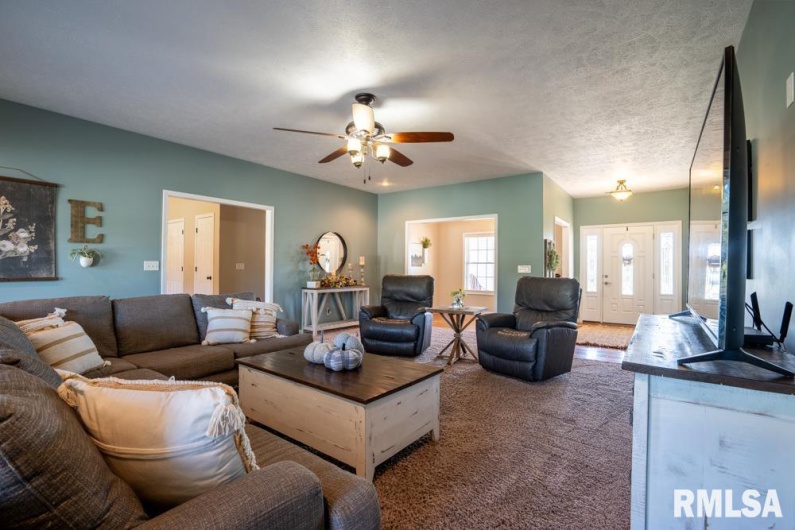 181 HANOVER Lane, Murphysboro, Illinois 62966, 4 Bedrooms Bedrooms, 0 ,3 BathroomsBathrooms,Residential,For Sale,HANOVER,0,RMAQC4268310