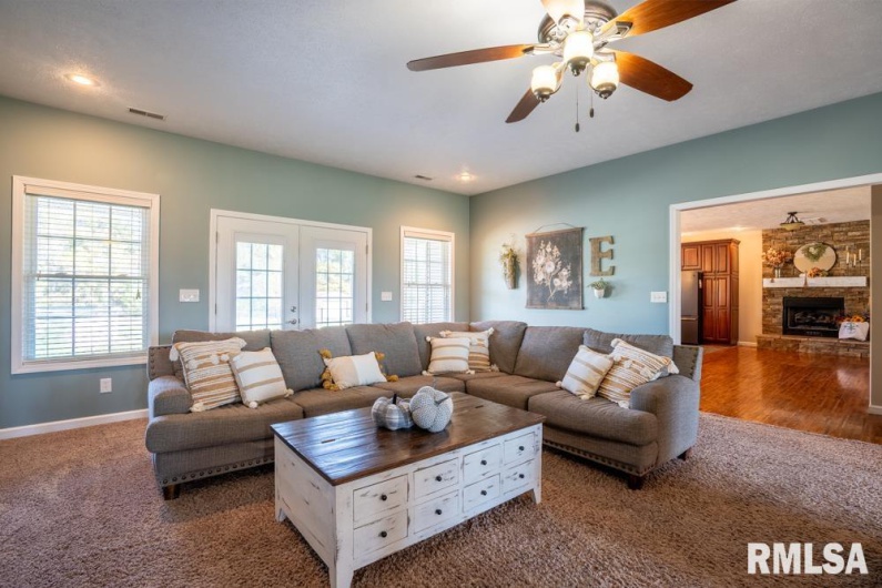 181 HANOVER Lane, Murphysboro, Illinois 62966, 4 Bedrooms Bedrooms, 0 ,3 BathroomsBathrooms,Residential,For Sale,HANOVER,0,RMAQC4268310