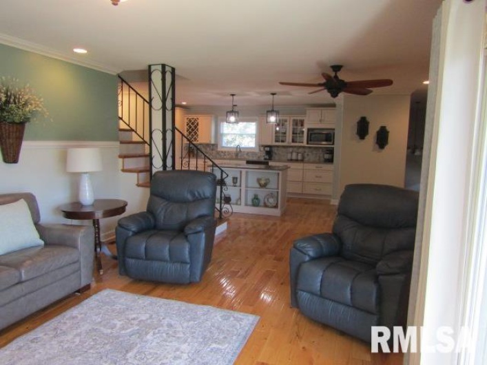 512 3RD Street, Rosiclare, Illinois 62982, 3 Bedrooms Bedrooms, 0 ,3 BathroomsBathrooms,Residential,For Sale,3RD,0,RMAEB460100