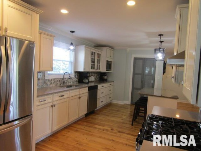 512 3RD Street, Rosiclare, Illinois 62982, 3 Bedrooms Bedrooms, 0 ,3 BathroomsBathrooms,Residential,For Sale,3RD,0,RMAEB460100