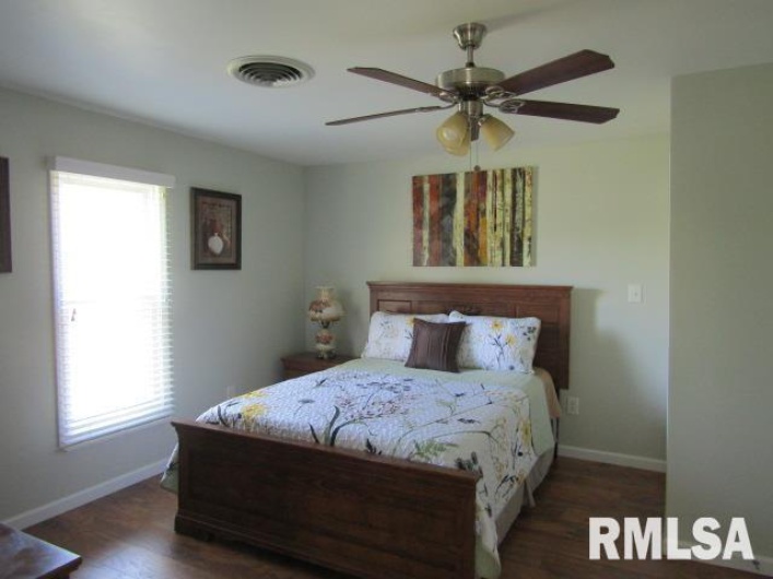 512 3RD Street, Rosiclare, Illinois 62982, 3 Bedrooms Bedrooms, 0 ,3 BathroomsBathrooms,Residential,For Sale,3RD,0,RMAEB460100
