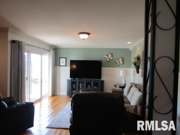 512 3RD Street, Rosiclare, Illinois 62982, 3 Bedrooms Bedrooms, 0 ,3 BathroomsBathrooms,Residential,For Sale,3RD,0,RMAEB460100