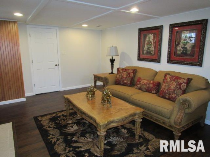 512 3RD Street, Rosiclare, Illinois 62982, 3 Bedrooms Bedrooms, 0 ,3 BathroomsBathrooms,Residential,For Sale,3RD,0,RMAEB460100