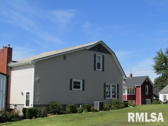 512 3RD Street, Rosiclare, Illinois 62982, 3 Bedrooms Bedrooms, 0 ,3 BathroomsBathrooms,Residential,For Sale,3RD,0,RMAEB460100