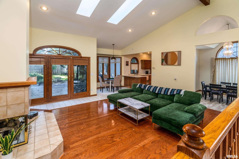 600 Deer Lake Drive West, Carbondale, Illinois 62901, 3 Bedrooms Bedrooms, 0 ,2 BathroomsBathrooms,Residential,For Sale,Deer Lake,0,RMAEB460105