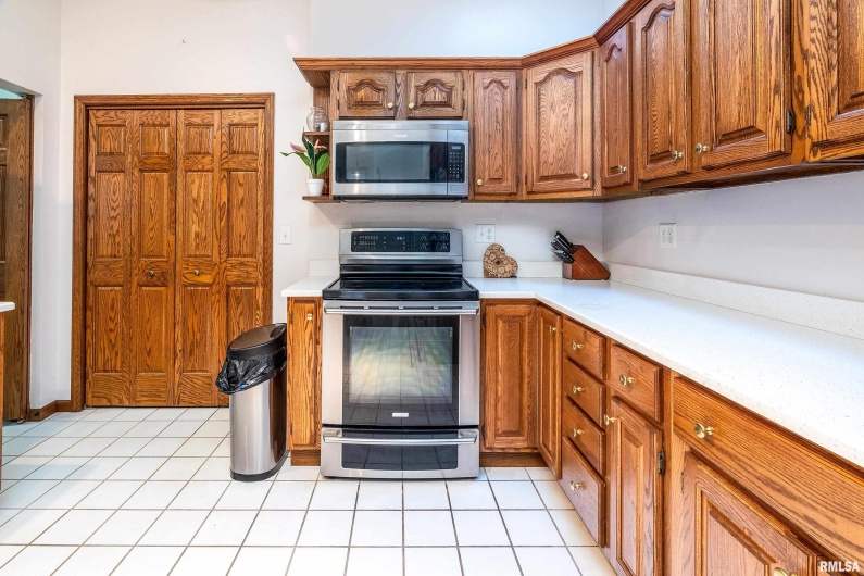 600 Deer Lake Drive West, Carbondale, Illinois 62901, 3 Bedrooms Bedrooms, 0 ,2 BathroomsBathrooms,Residential,For Sale,Deer Lake,0,RMAEB460105