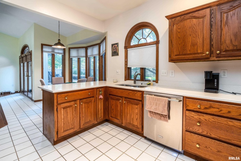 600 Deer Lake Drive West, Carbondale, Illinois 62901, 3 Bedrooms Bedrooms, 0 ,2 BathroomsBathrooms,Residential,For Sale,Deer Lake,0,RMAEB460105