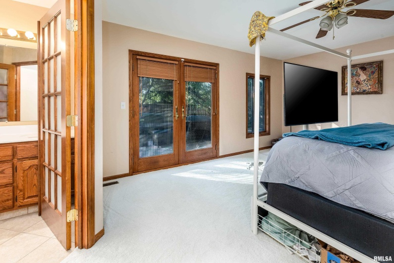 600 Deer Lake Drive West, Carbondale, Illinois 62901, 3 Bedrooms Bedrooms, 0 ,2 BathroomsBathrooms,Residential,For Sale,Deer Lake,0,RMAEB460105