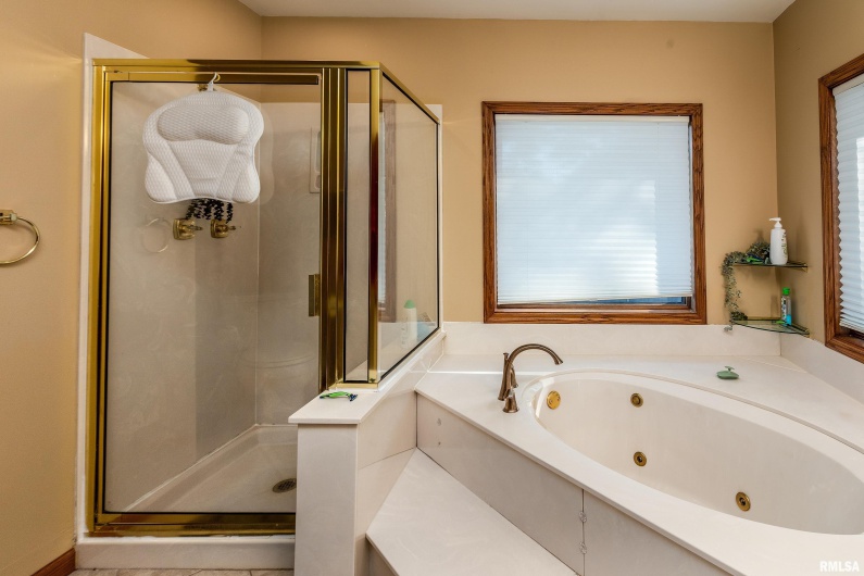 600 Deer Lake Drive West, Carbondale, Illinois 62901, 3 Bedrooms Bedrooms, 0 ,2 BathroomsBathrooms,Residential,For Sale,Deer Lake,0,RMAEB460105