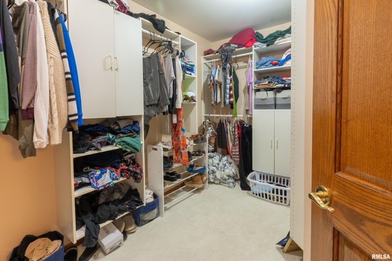 600 Deer Lake Drive West, Carbondale, Illinois 62901, 3 Bedrooms Bedrooms, 0 ,2 BathroomsBathrooms,Residential,For Sale,Deer Lake,0,RMAEB460105