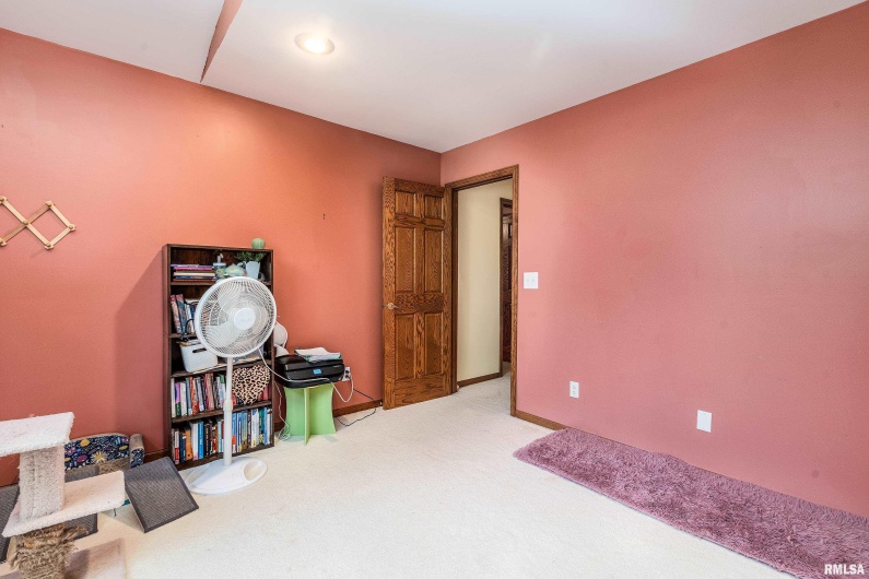 600 Deer Lake Drive West, Carbondale, Illinois 62901, 3 Bedrooms Bedrooms, 0 ,2 BathroomsBathrooms,Residential,For Sale,Deer Lake,0,RMAEB460105