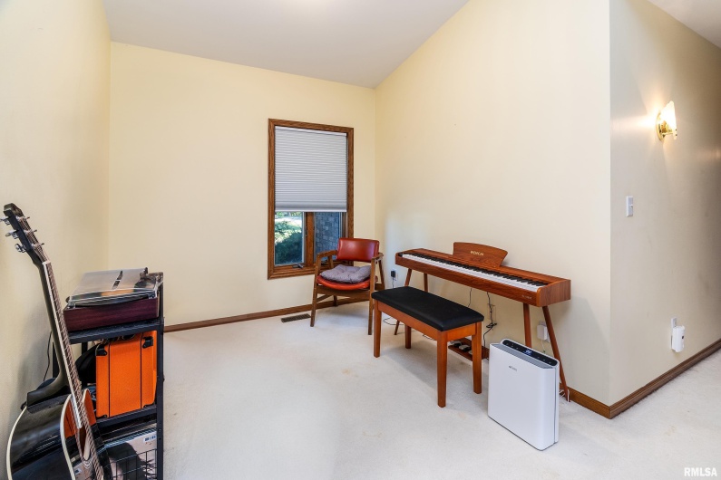 600 Deer Lake Drive West, Carbondale, Illinois 62901, 3 Bedrooms Bedrooms, 0 ,2 BathroomsBathrooms,Residential,For Sale,Deer Lake,0,RMAEB460105