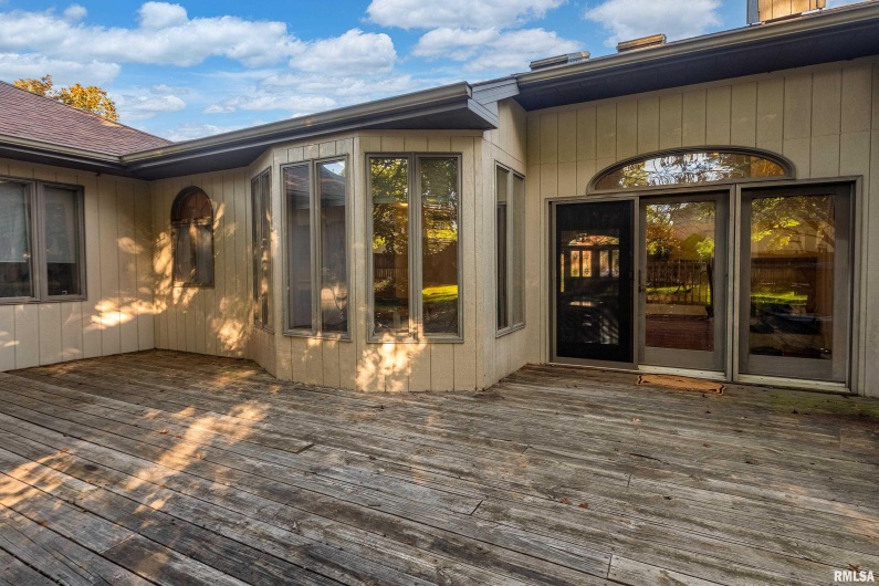600 Deer Lake Drive West, Carbondale, Illinois 62901, 3 Bedrooms Bedrooms, 0 ,2 BathroomsBathrooms,Residential,For Sale,Deer Lake,0,RMAEB460105