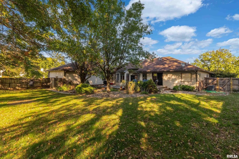 600 Deer Lake Drive West, Carbondale, Illinois 62901, 3 Bedrooms Bedrooms, 0 ,2 BathroomsBathrooms,Residential,For Sale,Deer Lake,0,RMAEB460105