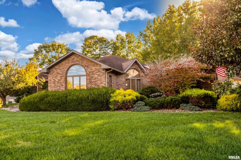 600 Deer Lake Drive West, Carbondale, Illinois 62901, 3 Bedrooms Bedrooms, 0 ,2 BathroomsBathrooms,Residential,For Sale,Deer Lake,0,RMAEB460105