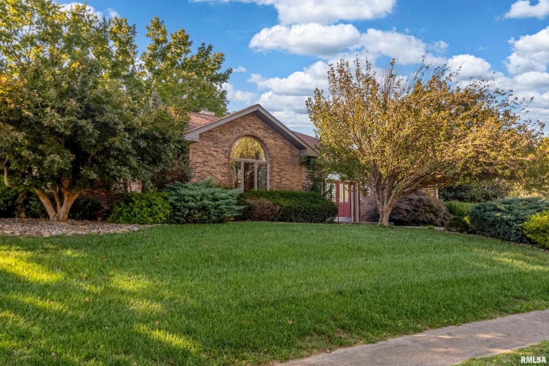 600 Deer Lake Drive West, Carbondale, Illinois 62901, 3 Bedrooms Bedrooms, 0 ,2 BathroomsBathrooms,Residential,For Sale,Deer Lake,0,RMAEB460105