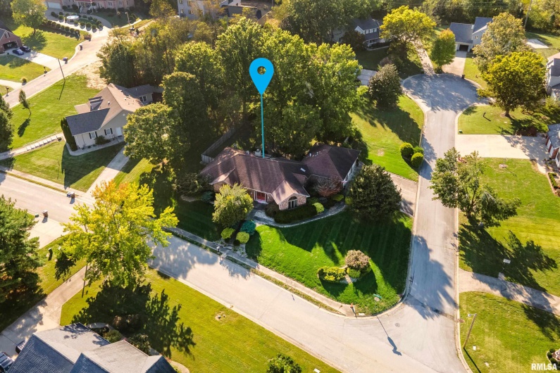 600 Deer Lake Drive West, Carbondale, Illinois 62901, 3 Bedrooms Bedrooms, 0 ,2 BathroomsBathrooms,Residential,For Sale,Deer Lake,0,RMAEB460105