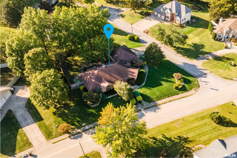 600 Deer Lake Drive West, Carbondale, Illinois 62901, 3 Bedrooms Bedrooms, 0 ,2 BathroomsBathrooms,Residential,For Sale,Deer Lake,0,RMAEB460105