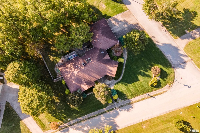 600 Deer Lake Drive West, Carbondale, Illinois 62901, 3 Bedrooms Bedrooms, 0 ,2 BathroomsBathrooms,Residential,For Sale,Deer Lake,0,RMAEB460105