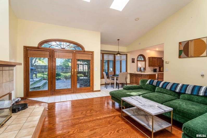 600 Deer Lake Drive West, Carbondale, Illinois 62901, 3 Bedrooms Bedrooms, 0 ,2 BathroomsBathrooms,Residential,For Sale,Deer Lake,0,RMAEB460105