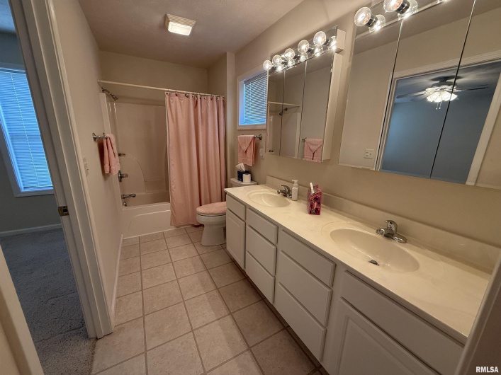 108 CHASE Lane, Marion, Illinois 62959, 3 Bedrooms Bedrooms, 0 ,2 BathroomsBathrooms,Residential,For Sale,CHASE,0,RMAQC4268328