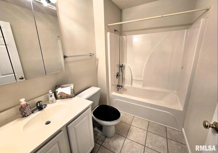 108 CHASE Lane, Marion, Illinois 62959, 3 Bedrooms Bedrooms, 0 ,2 BathroomsBathrooms,Residential,For Sale,CHASE,0,RMAQC4268328