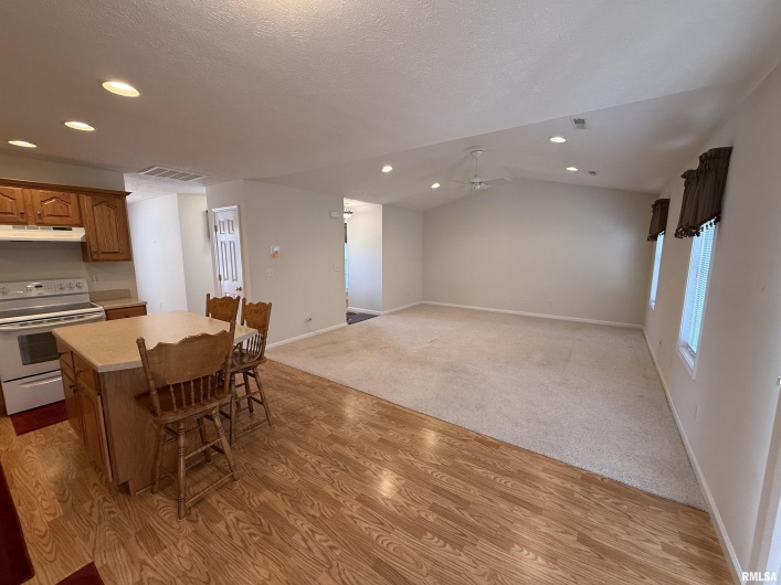108 CHASE Lane, Marion, Illinois 62959, 3 Bedrooms Bedrooms, 0 ,2 BathroomsBathrooms,Residential,For Sale,CHASE,0,RMAQC4268328