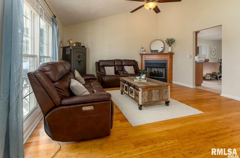 3205 EAGLE Drive, Herrin, Illinois 62948, 3 Bedrooms Bedrooms, 0 ,2 BathroomsBathrooms,Residential,For Sale,EAGLE,0,RMAQC4268336