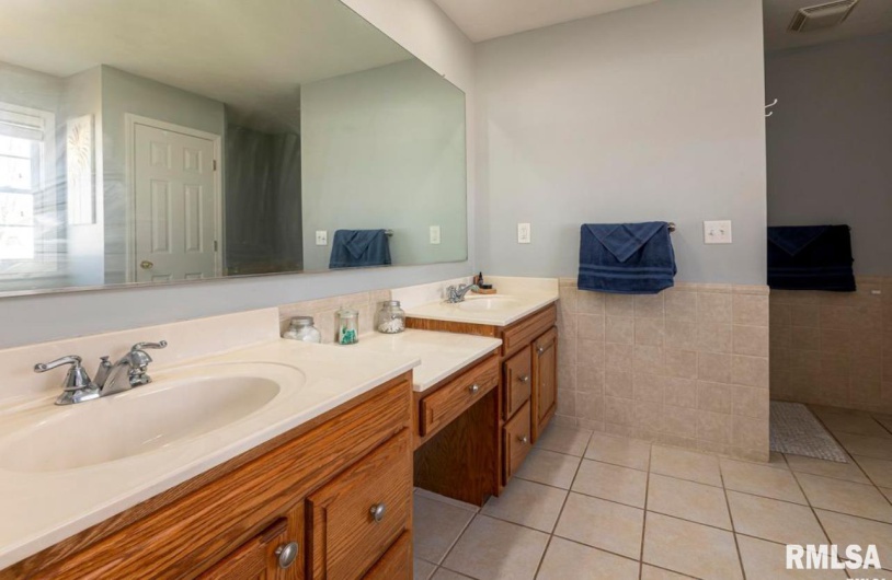 3205 EAGLE Drive, Herrin, Illinois 62948, 3 Bedrooms Bedrooms, 0 ,2 BathroomsBathrooms,Residential,For Sale,EAGLE,0,RMAQC4268336