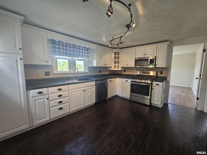 11115 Lamaster Road, Marion, Illinois 62959, 3 Bedrooms Bedrooms, 0 ,2 BathroomsBathrooms,Residential,For Sale,Lamaster,0,RMAEB460108