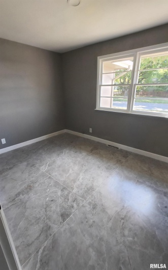 101 GLENVIEW Drive, Carbondale, Illinois 62901, 3 Bedrooms Bedrooms, 0 ,1 BathroomBathrooms,Residential,For Sale,GLENVIEW,0,RMAQC4268337